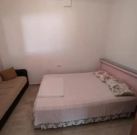 Datca'Da Bueyuek Genis Bahceli Cazip Ev