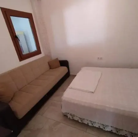Datca'Da Bueyuek Genis Bahceli Cazip Ev Datça